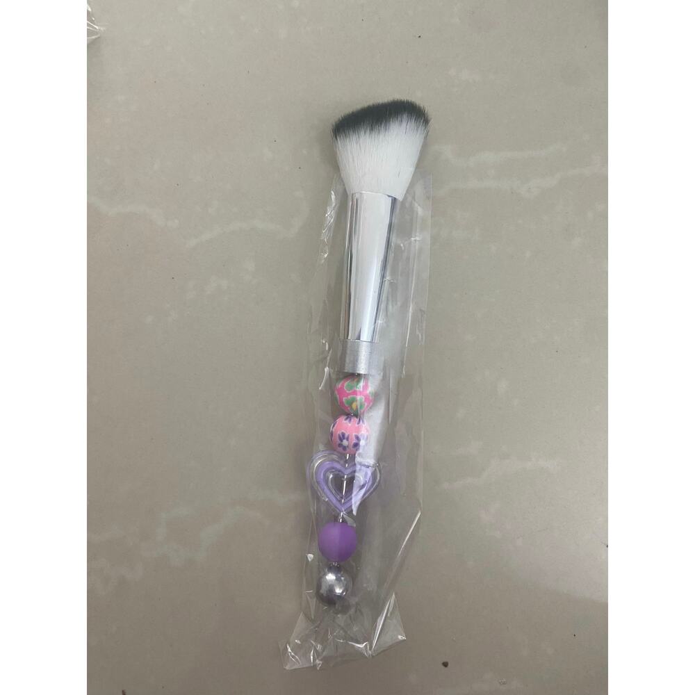 Beadable makeup brush, heart design